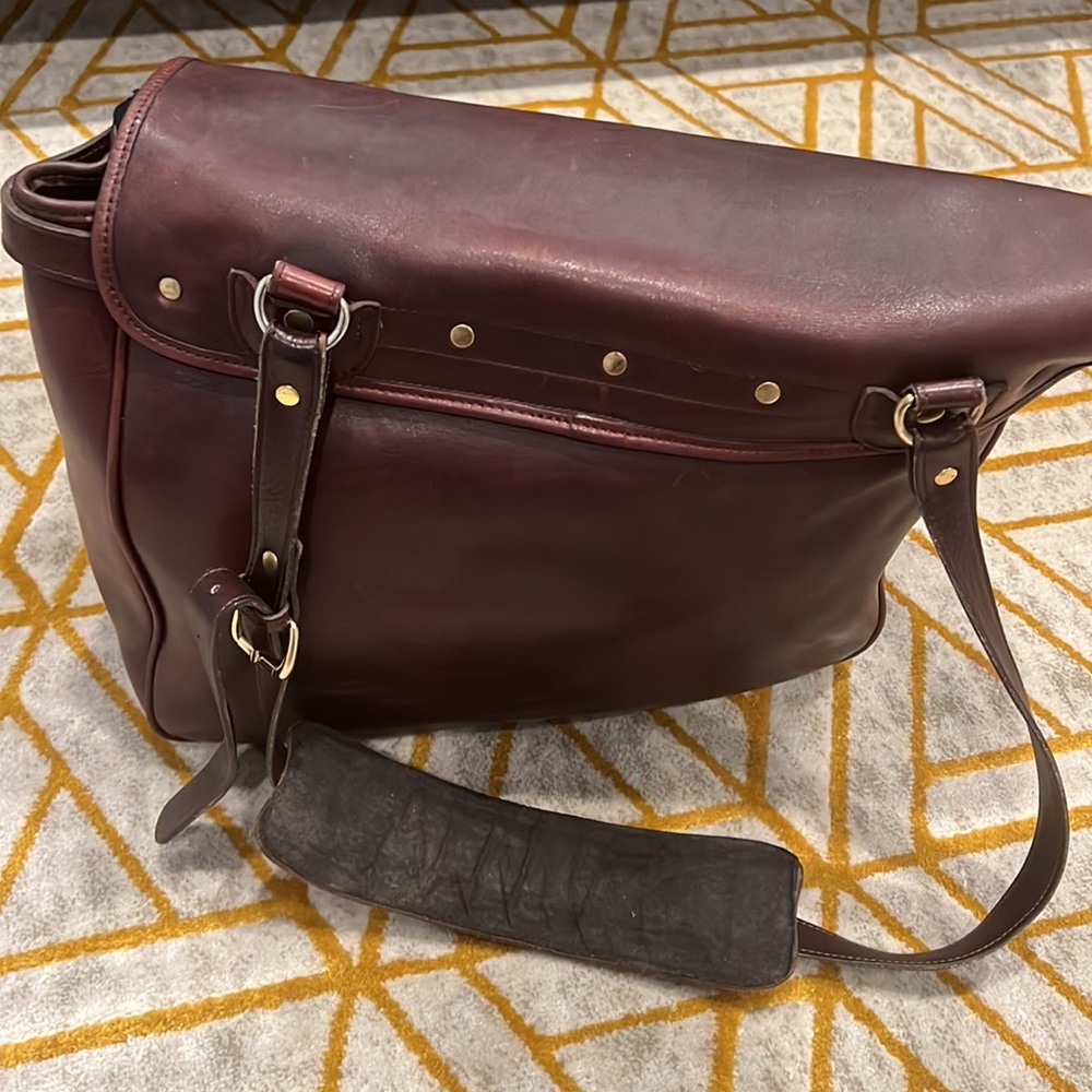 Genuine Leather Crossbody (vintage Cole Haan) - Picture 6 of 12